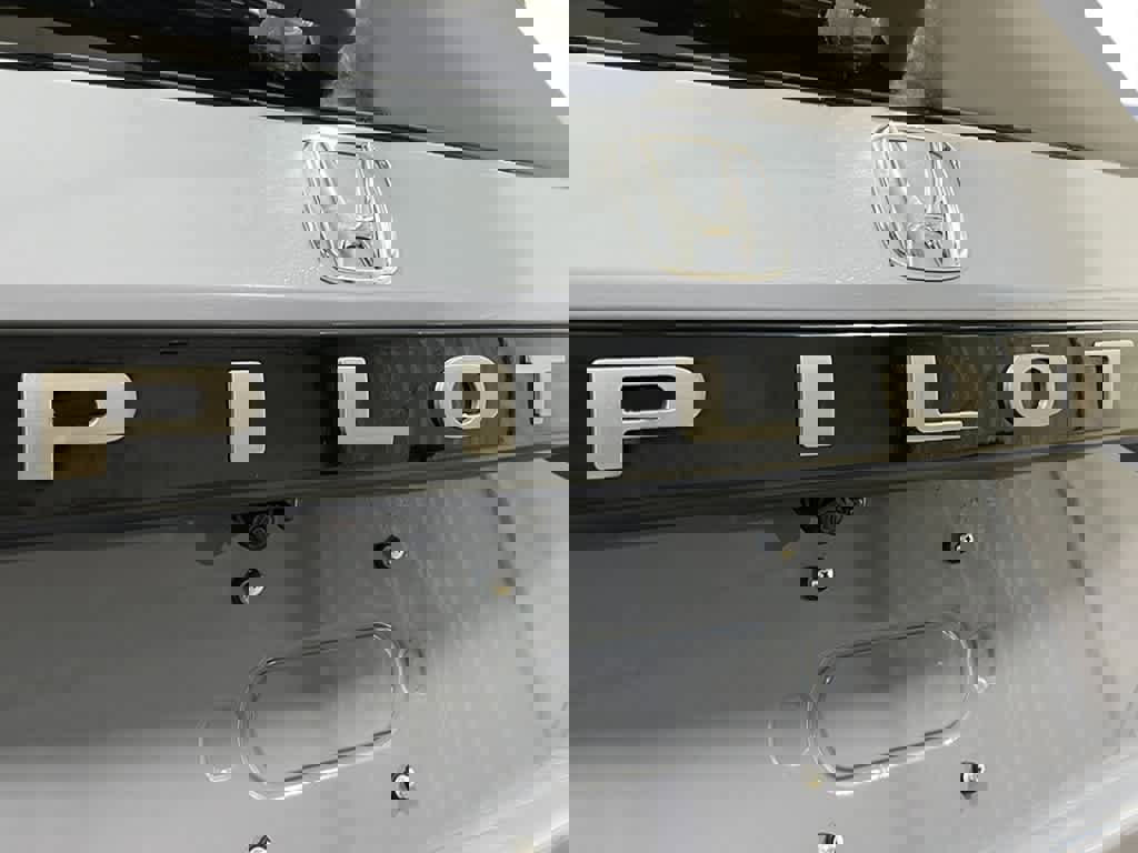 New 2026 Honda Pilot Touring image 7