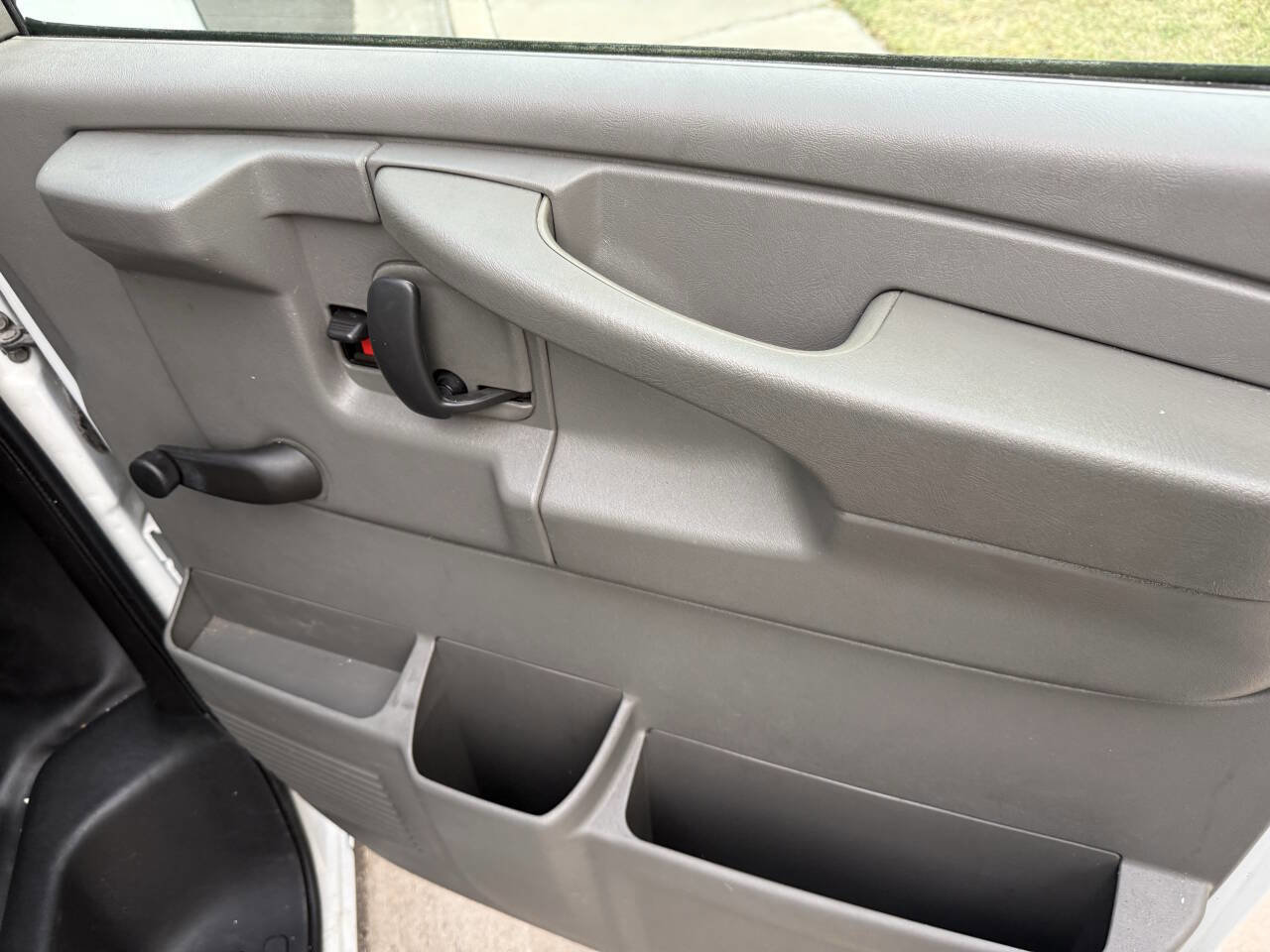 Used 2012 Chevrolet Express 1500 image 5