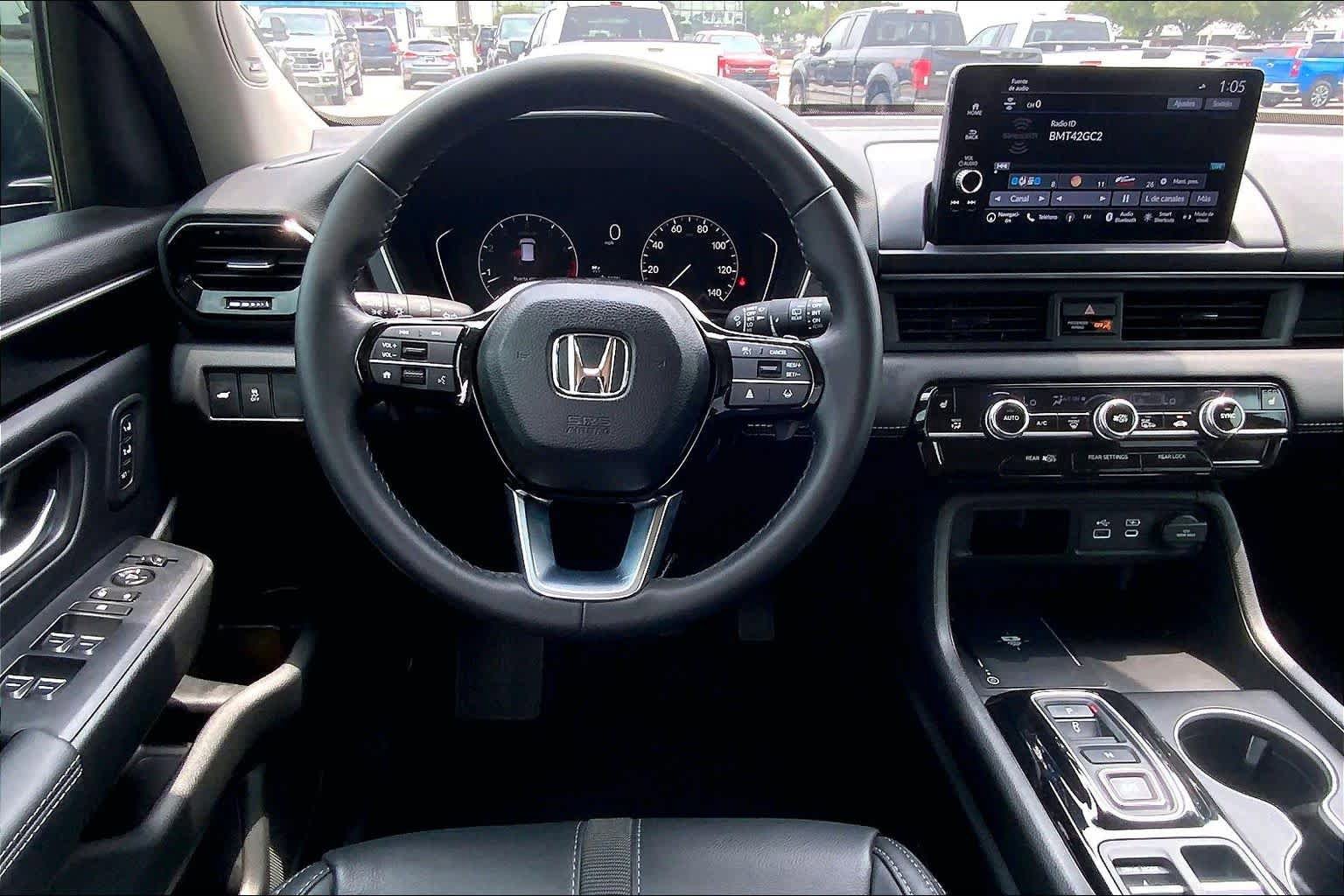 Used 2025 Honda Pilot Touring image 6