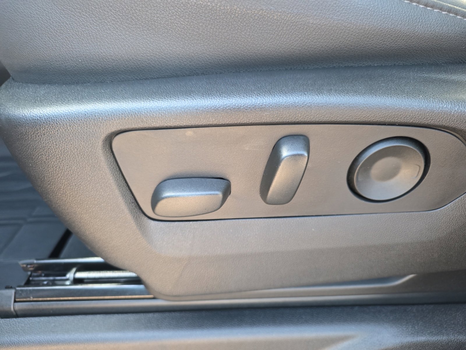 Used 2024 Chevrolet Tahoe Z71 w/ Luxury Package image 13