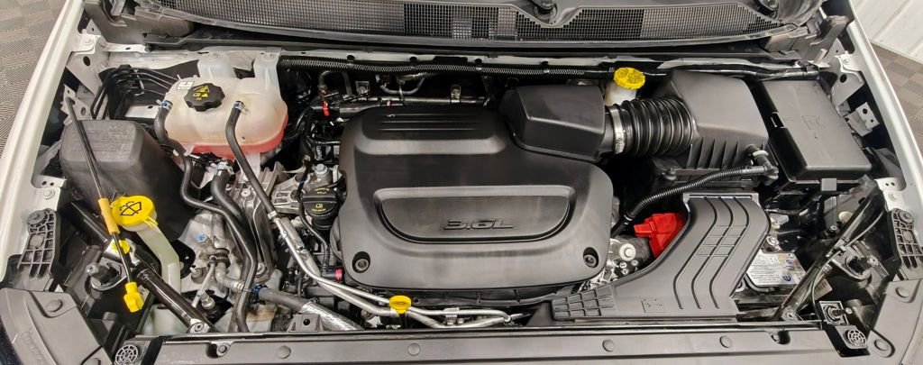 Used 2025 Chrysler Pacifica Select image 60