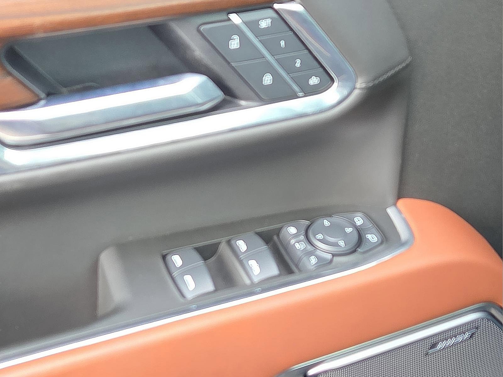 Used 2025 GMC Sierra 2500 Denali Ultimate w/ Max Trailering Package image 13