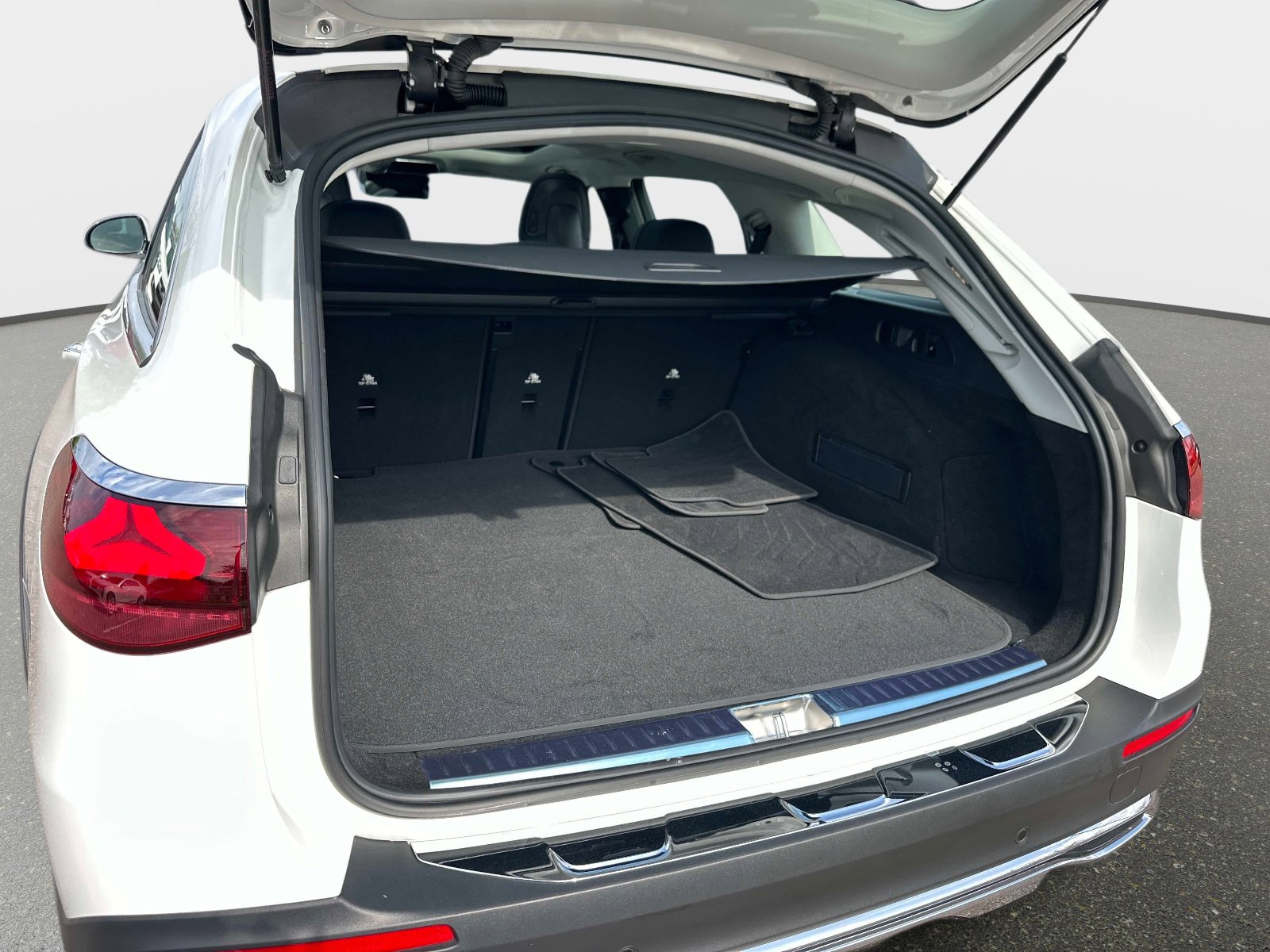 Certified 2025 Mercedes-Benz E 450 4MATIC All-Terrain Wagon image 10
