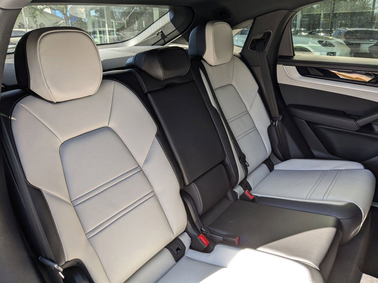 Certified 2025 Porsche Cayenne Coupe image 25