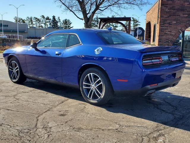 Used 2019 Dodge Challenger SXT w/ Plus Package image 4