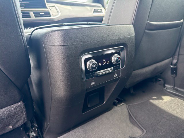 Used 2024 GMC Yukon XL SLT AWD/4WD image 19