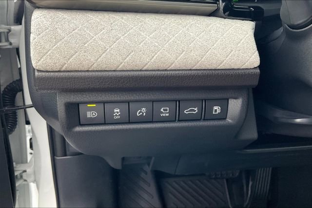 Used 2025 Toyota Camry XLE w/ Premium Plus Package FWD image 33