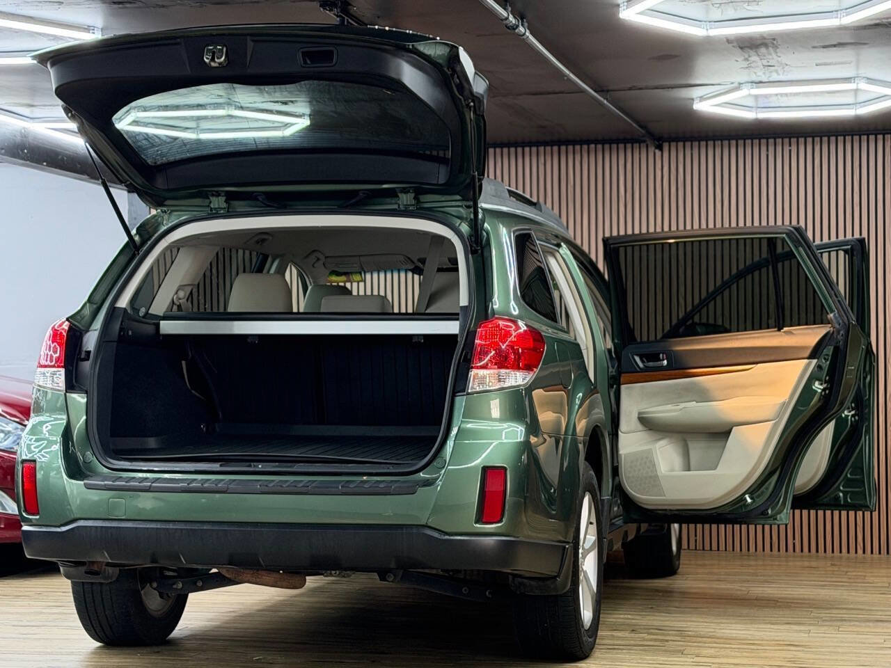 Used 2013 Subaru Outback 2.5i Limited w/ Popular Pkg 3 AWD/4WD image 9