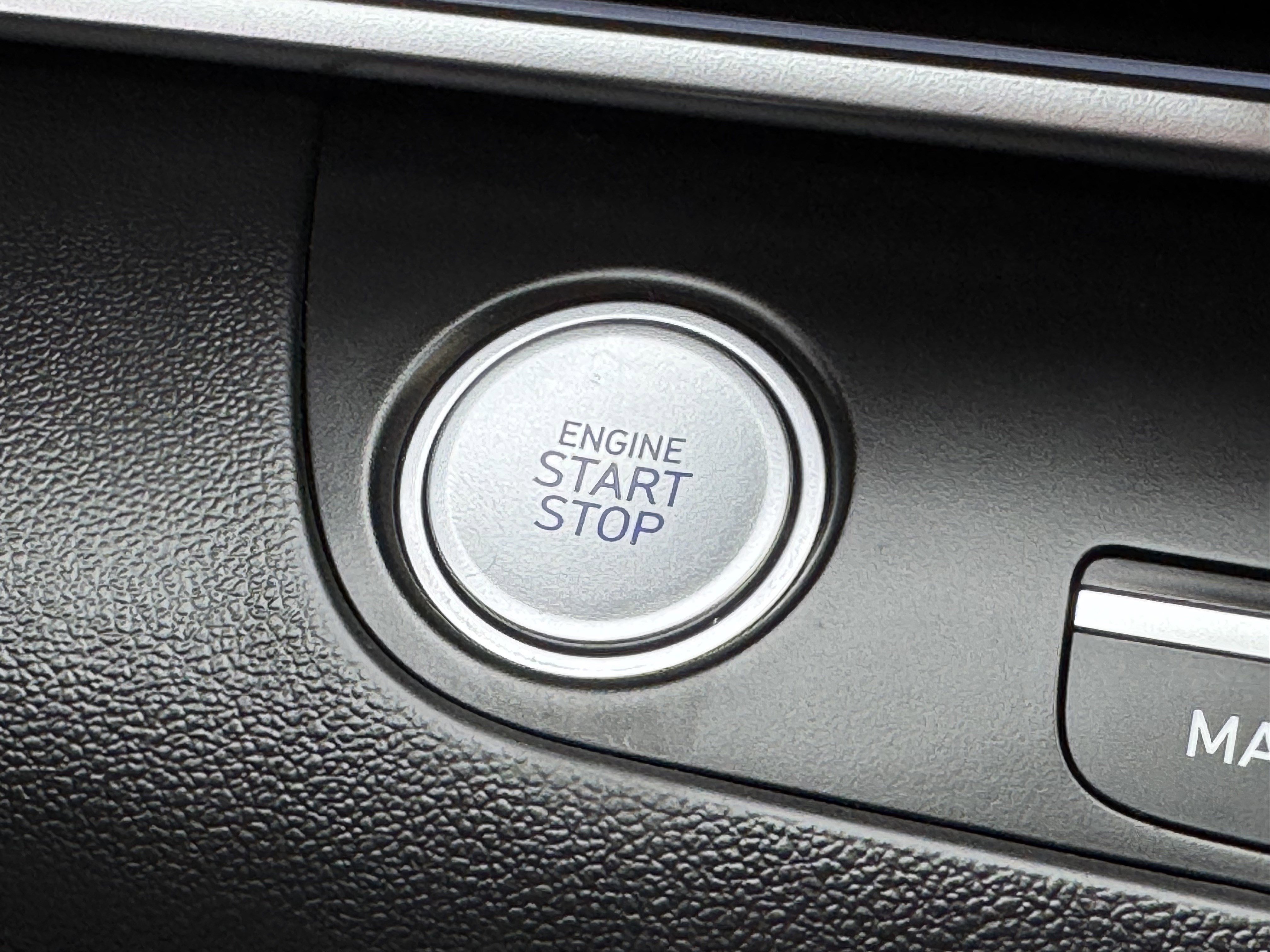 Used 2025 Hyundai Elantra Limited image 21