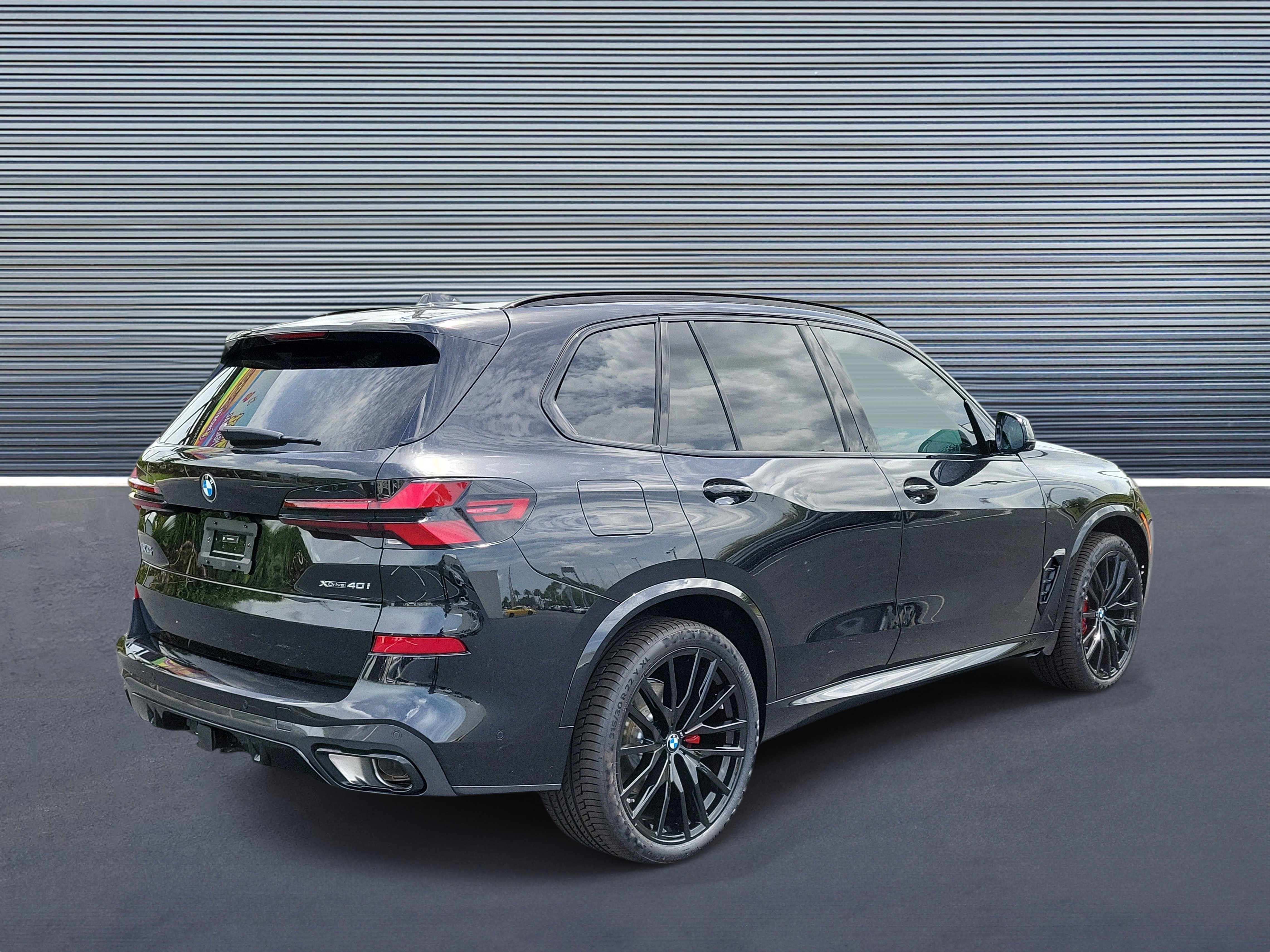 New 2026 BMW X5 xDrive40i w/ M Sport Package AWD/4WD image 3