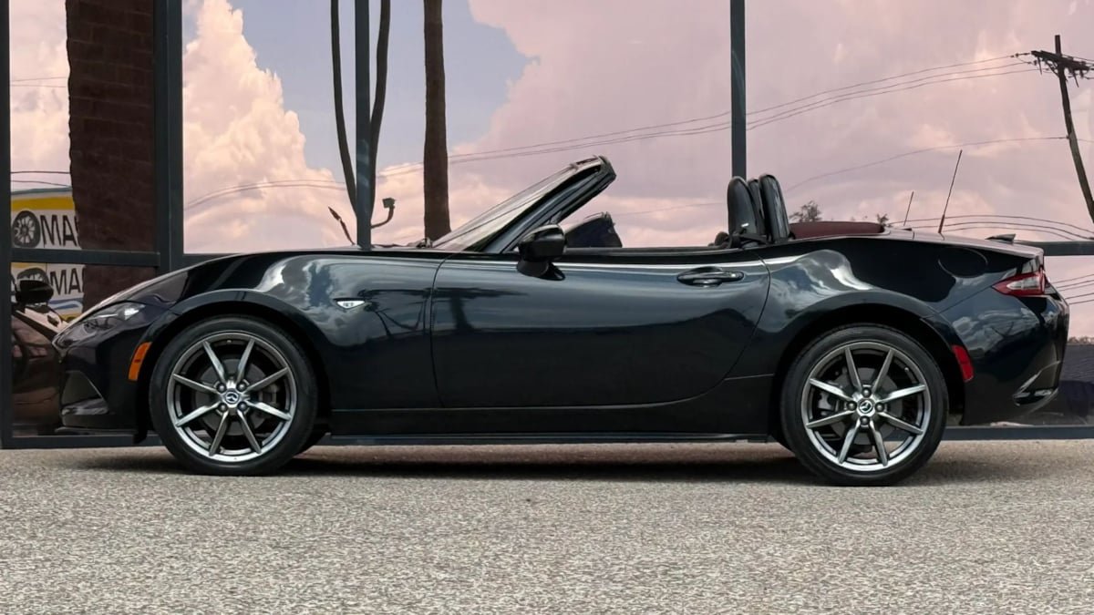 Used 2018 MAZDA MX-5 Miata Grand Touring RWD image 9