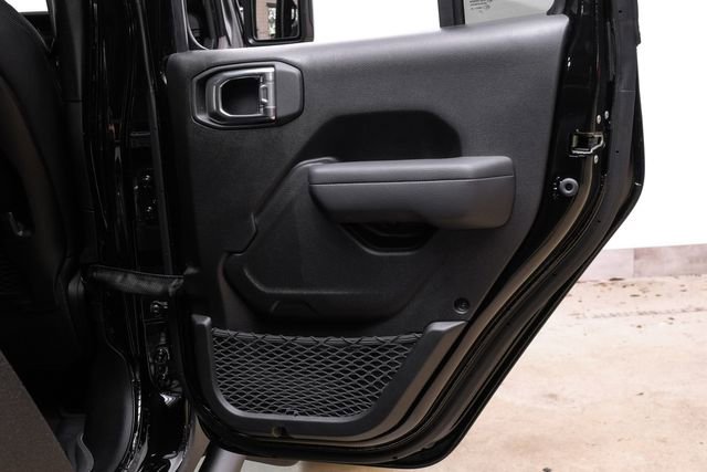 Used 2025 Jeep Gladiator Rubicon w/ Safety Group AWD/4WD image 85