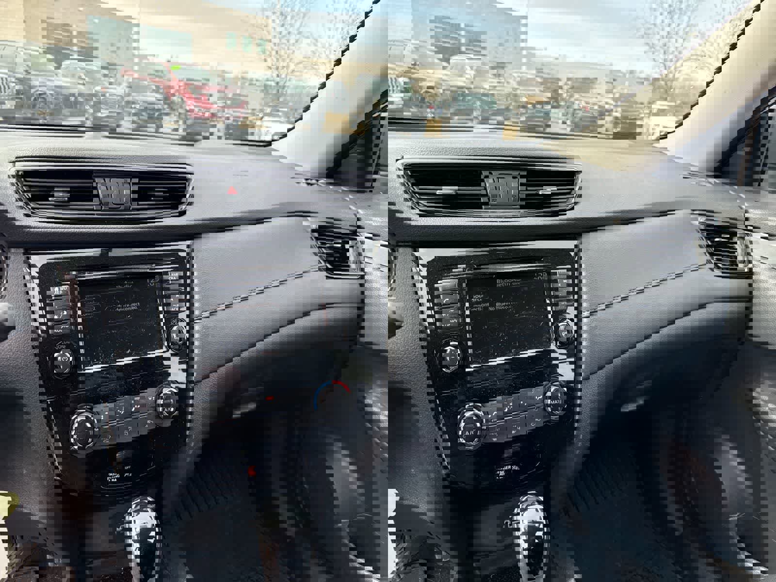 Used 2018 Nissan Rogue S image 20