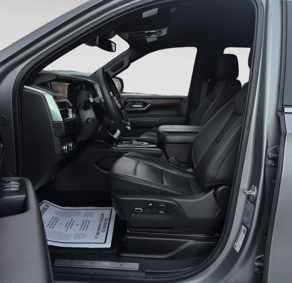Used 2025 GMC Yukon Denali image 12