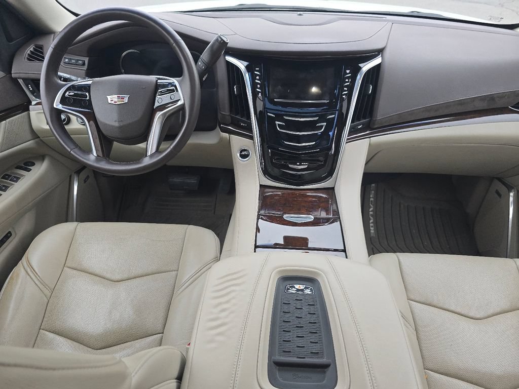 Used 2017 Cadillac Escalade Luxury AWD/4WD image 22