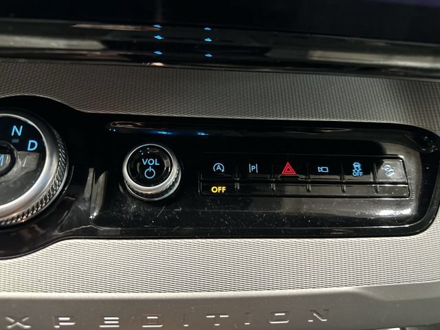 Used 2025 Ford Expedition Active AWD/4WD image 32