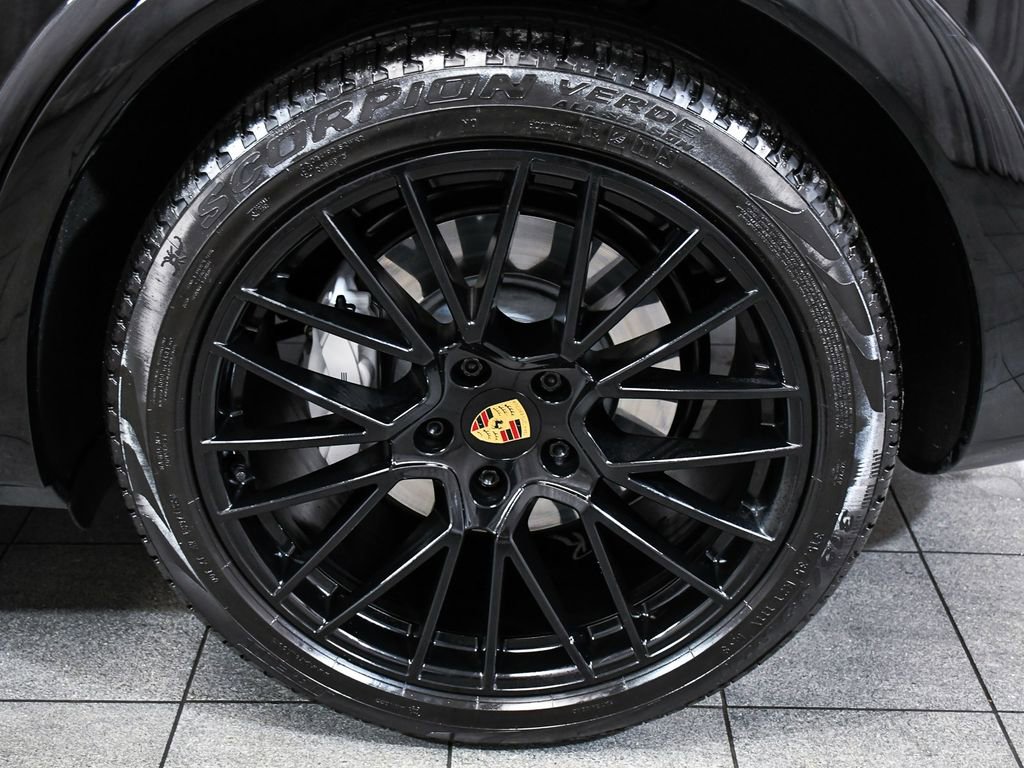 Used 2021 Porsche Cayenne GTS w/ Premium Package Plus image 8