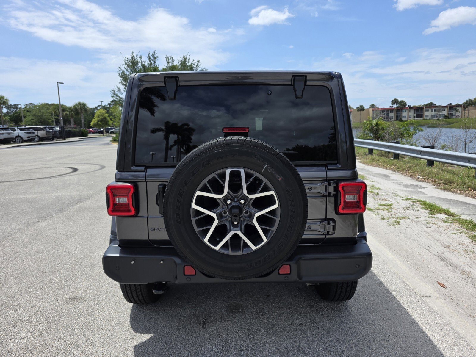 Used 2026 Jeep Wrangler Sahara image 6