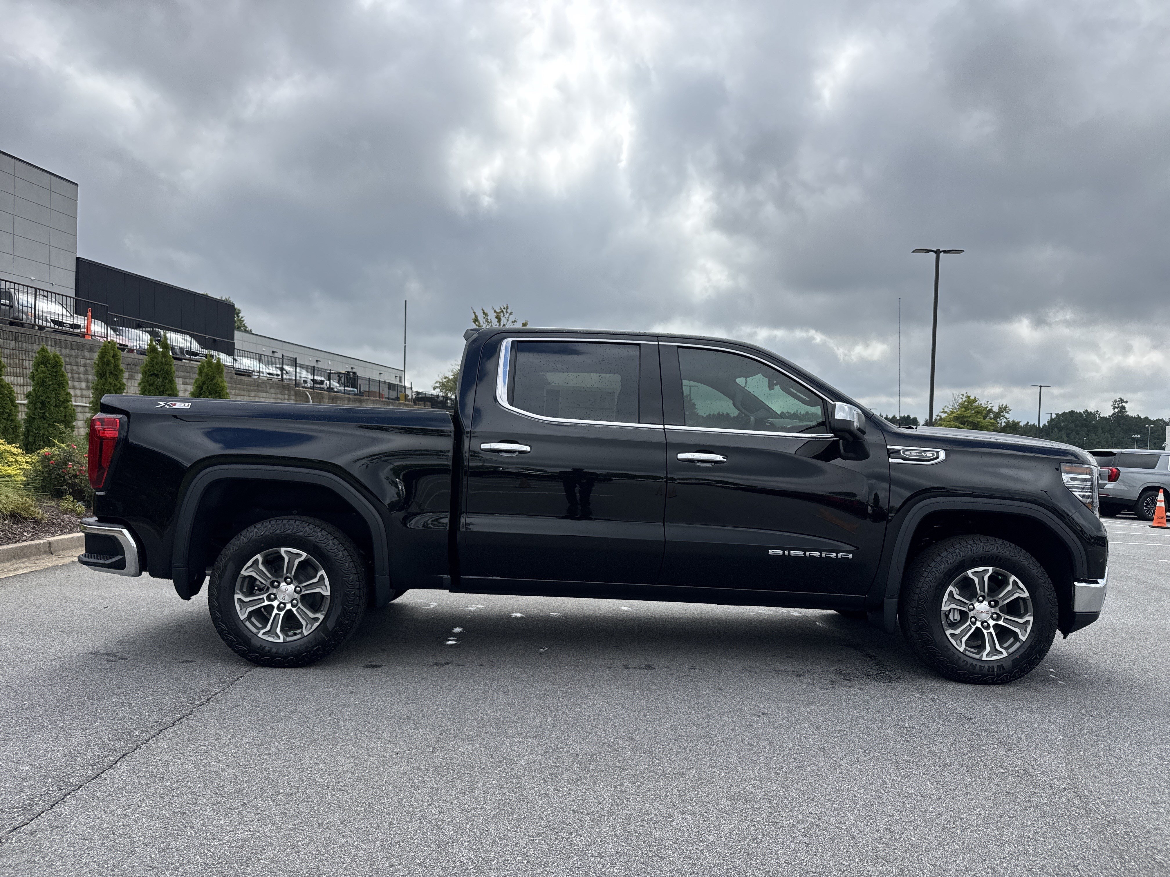 New 2026 GMC Sierra 1500 SLT w/ X31 Off-Road Package AWD/4WD image 11