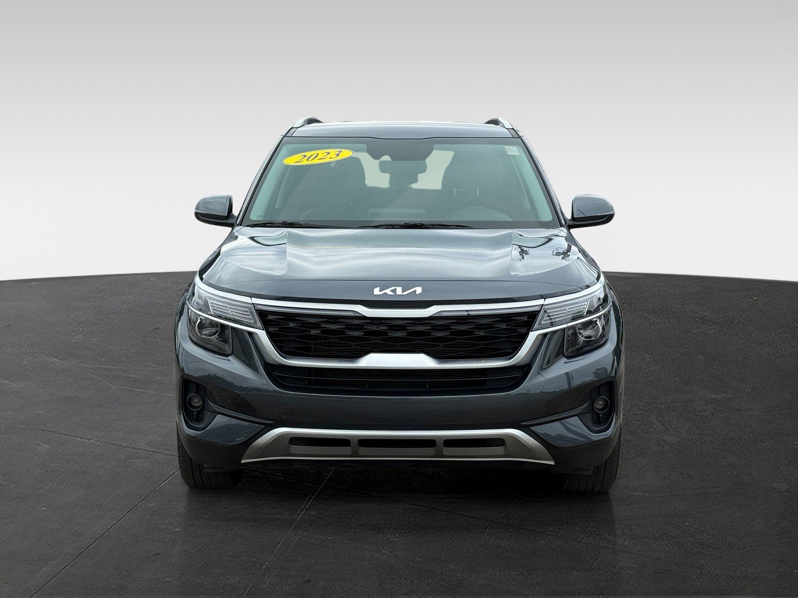 Used 2023 Kia Seltos S w/ Navigation Package FWD image 2