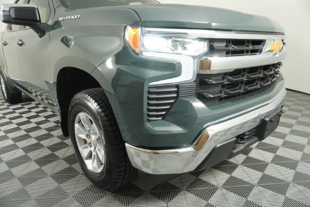 Used 2025 Chevrolet Silverado 1500 LT AWD/4WD image 10
