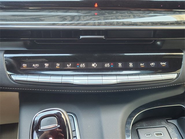 Used 2024 Cadillac Escalade Premium Luxury w/ Performance Package AWD/4WD image 21