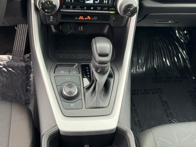 Used 2025 Toyota RAV4 XLE AWD/4WD image 14
