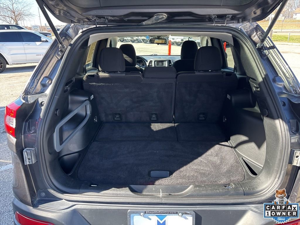 Used 2018 Jeep Cherokee Latitude w/ Altitude Package image 3