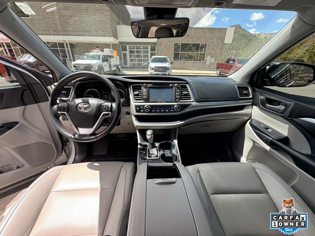 Used 2019 Toyota Highlander XLE AWD/4WD image 4