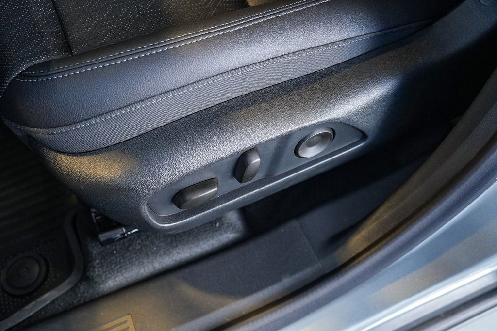 New 2026 Chevrolet Equinox LT w/ Convenience Package II FWD image 19