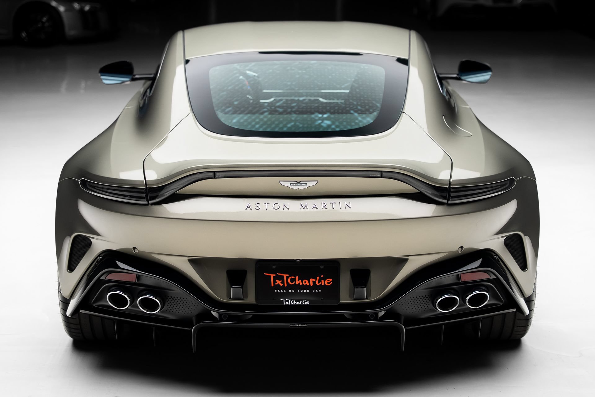 Used 2025 Aston Martin V8 Vantage Coupe RWD image 25