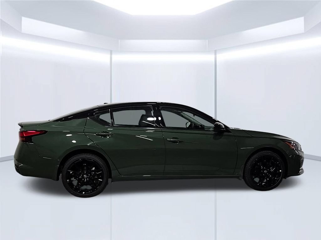 New 2026 Nissan Altima 2.5 SR w/ SR Midnight Edition Package AWD/4WD image 7