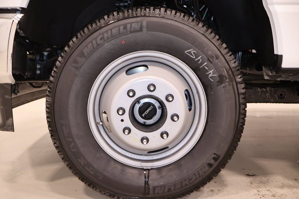 New 2025 Ford F350 XL w/ XL Chrome Package image 30