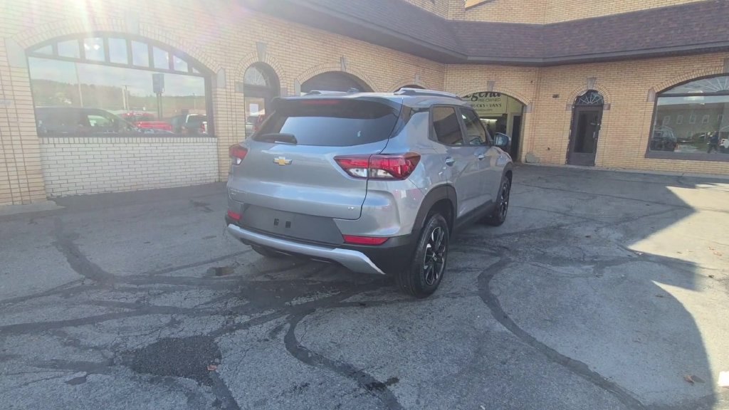 Used 2023 Chevrolet TrailBlazer LT w/ Convenience Package AWD/4WD image 9