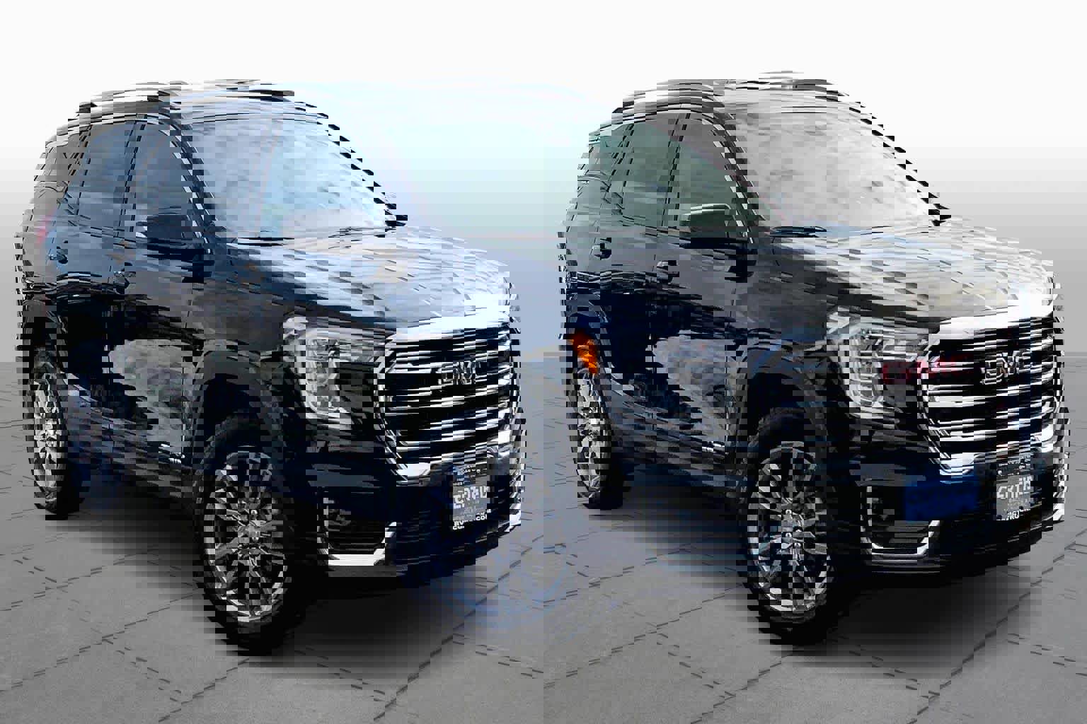 Certified 2022 GMC Terrain SLT image 2