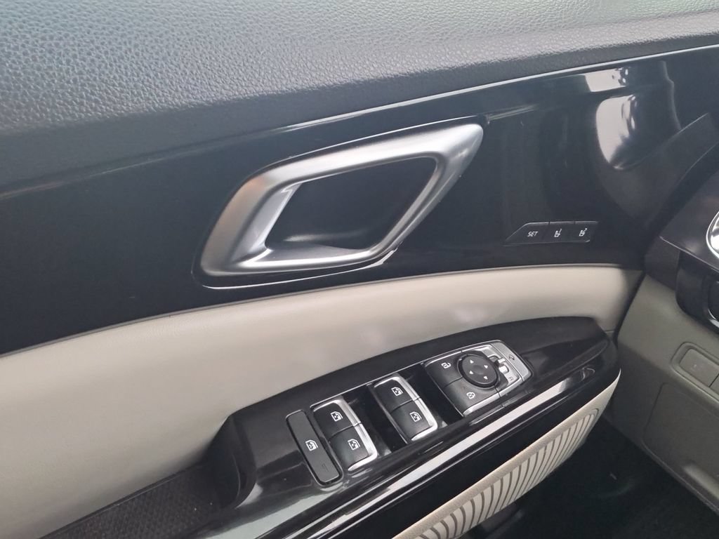Used 2023 Kia Carnival SX Prestige FWD image 23