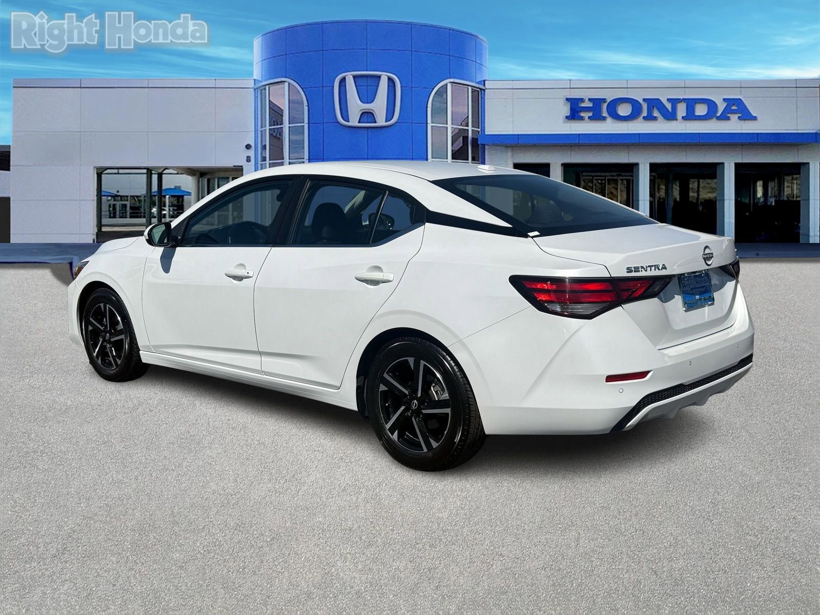 Used 2024 Nissan Sentra SV FWD image 4