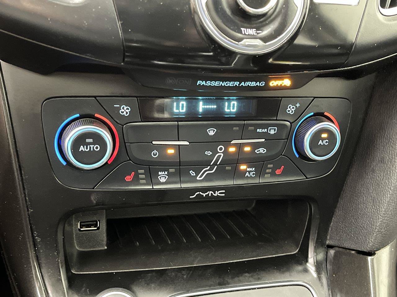 Used 2015 Ford Focus Titanium FWD image 23
