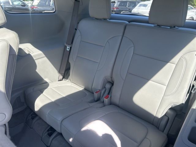 Used 2022 GMC Acadia SLT w/ Preferred Package image 7