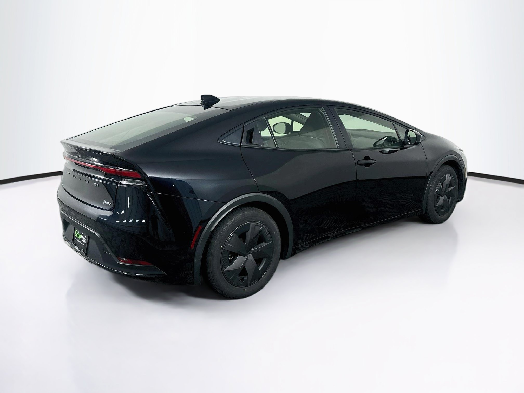 Used 2025 Toyota Prius LE FWD image 9