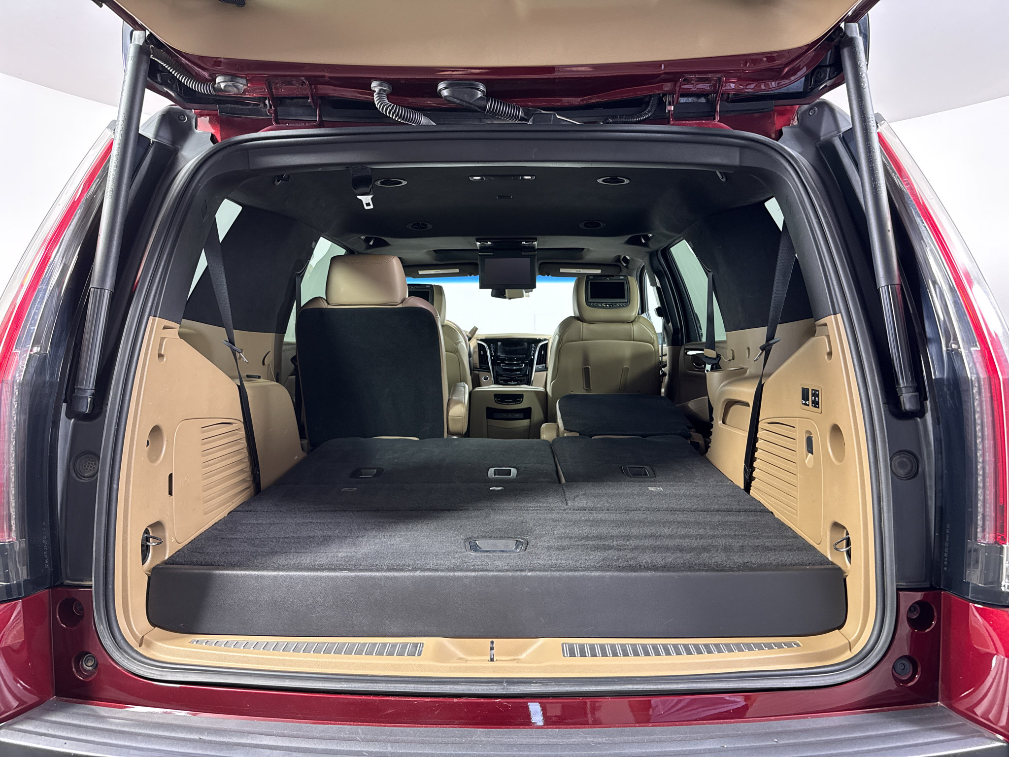 Used 2018 Cadillac Escalade Platinum AWD/4WD image 7
