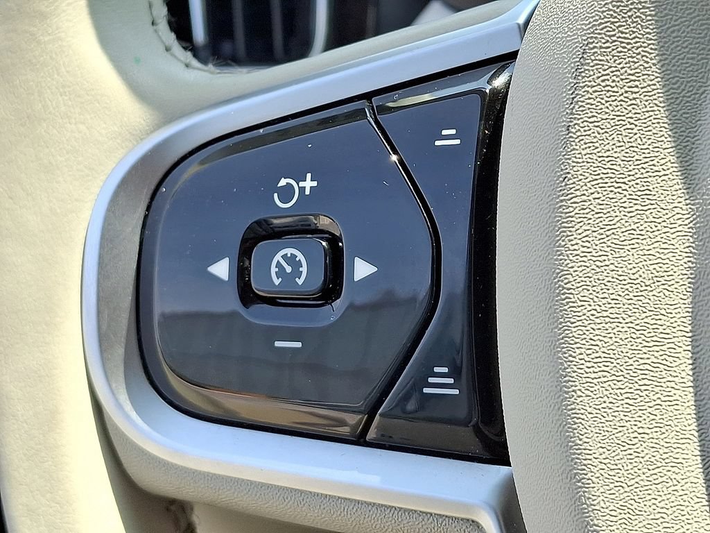 Certified 2026 Volvo XC60 B5 Ultra AWD/4WD image 23
