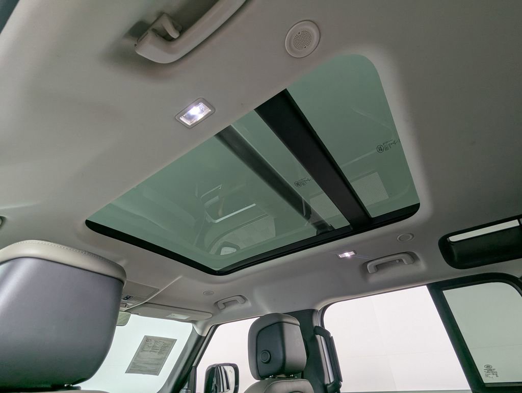 Used 2020 Land Rover Defender 110 HSE image 13