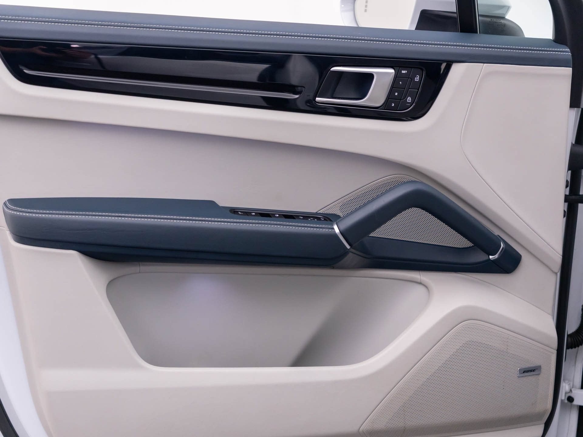 Certified 2022 Porsche Cayenne AWD/4WD image 14