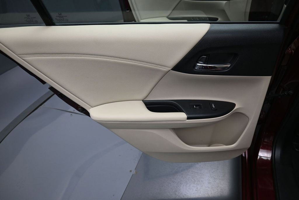 Used 2017 Honda Accord Touring image 33