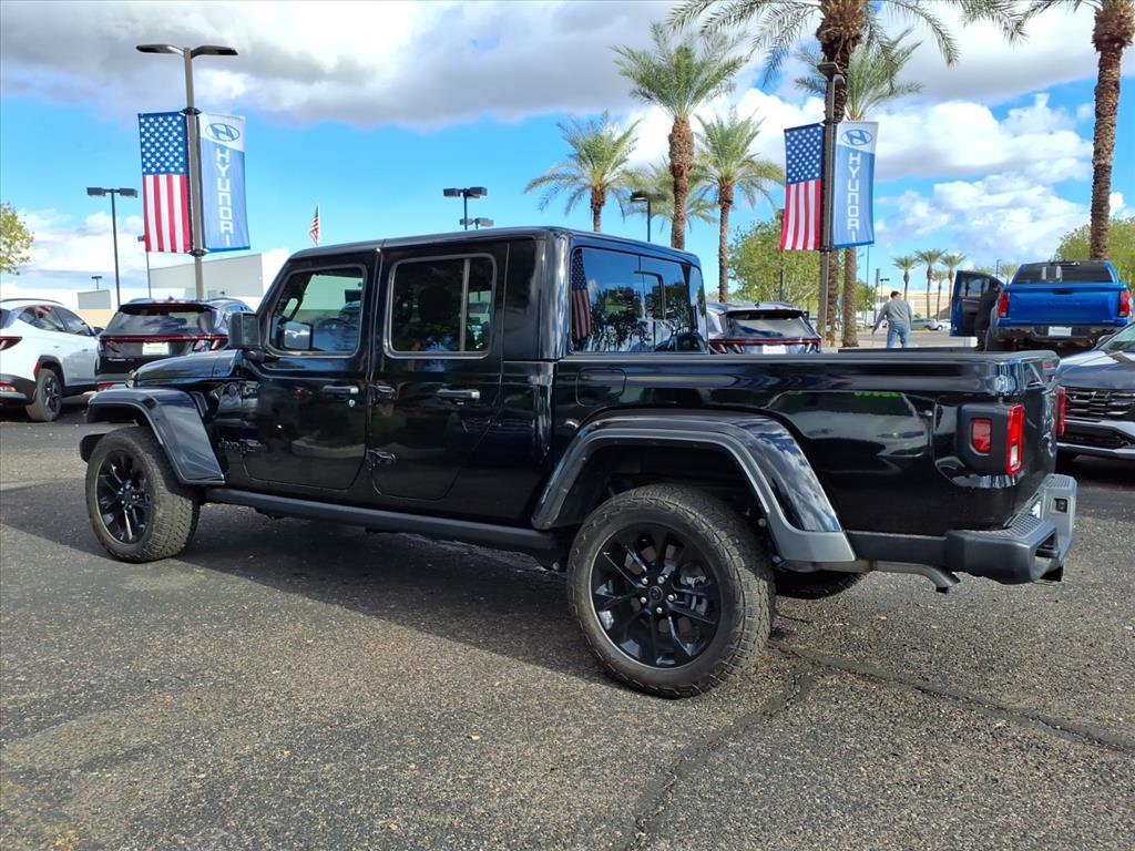 Used 2025 Jeep Gladiator Sport image 7