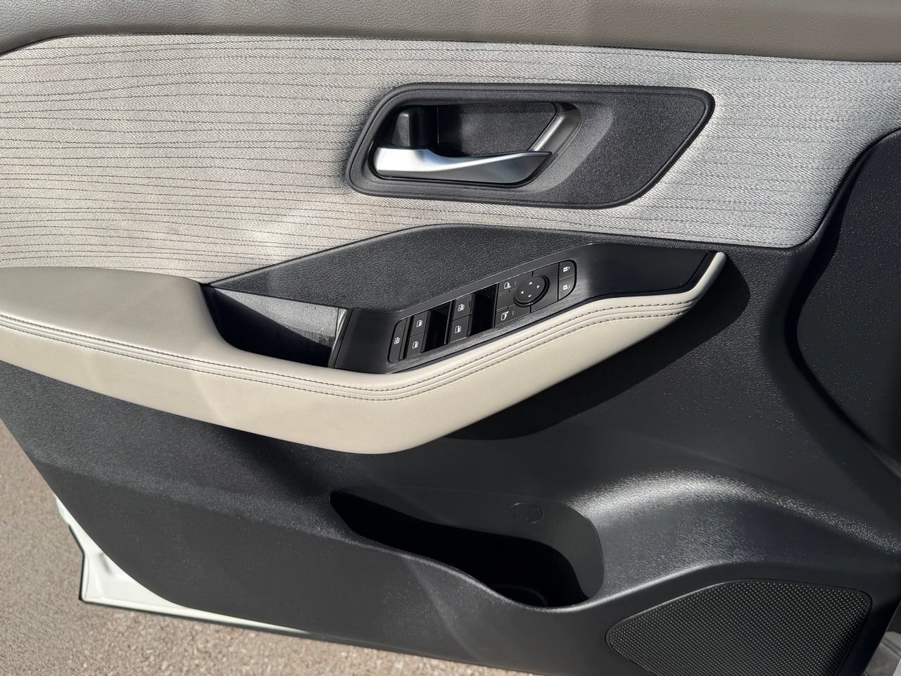 Certified 2023 Nissan Rogue SV FWD image 29