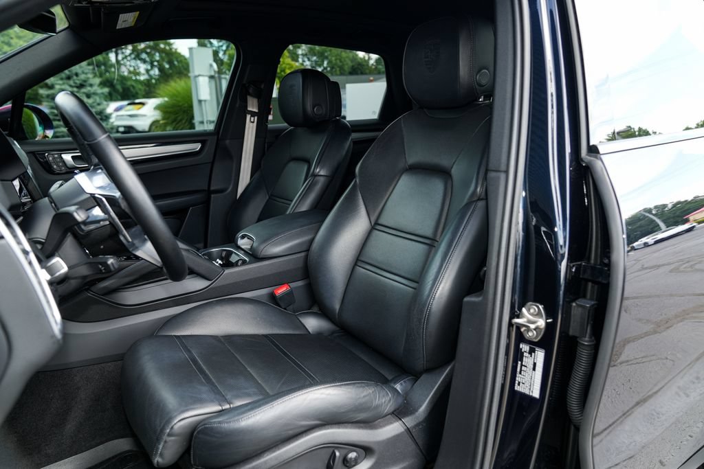 Certified 2023 Porsche Cayenne Platinum Edition AWD/4WD image 5