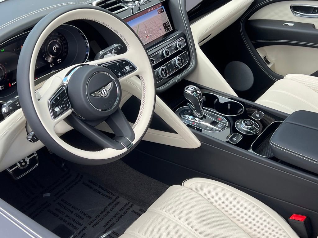 Used 2025 Bentley Bentayga image 51