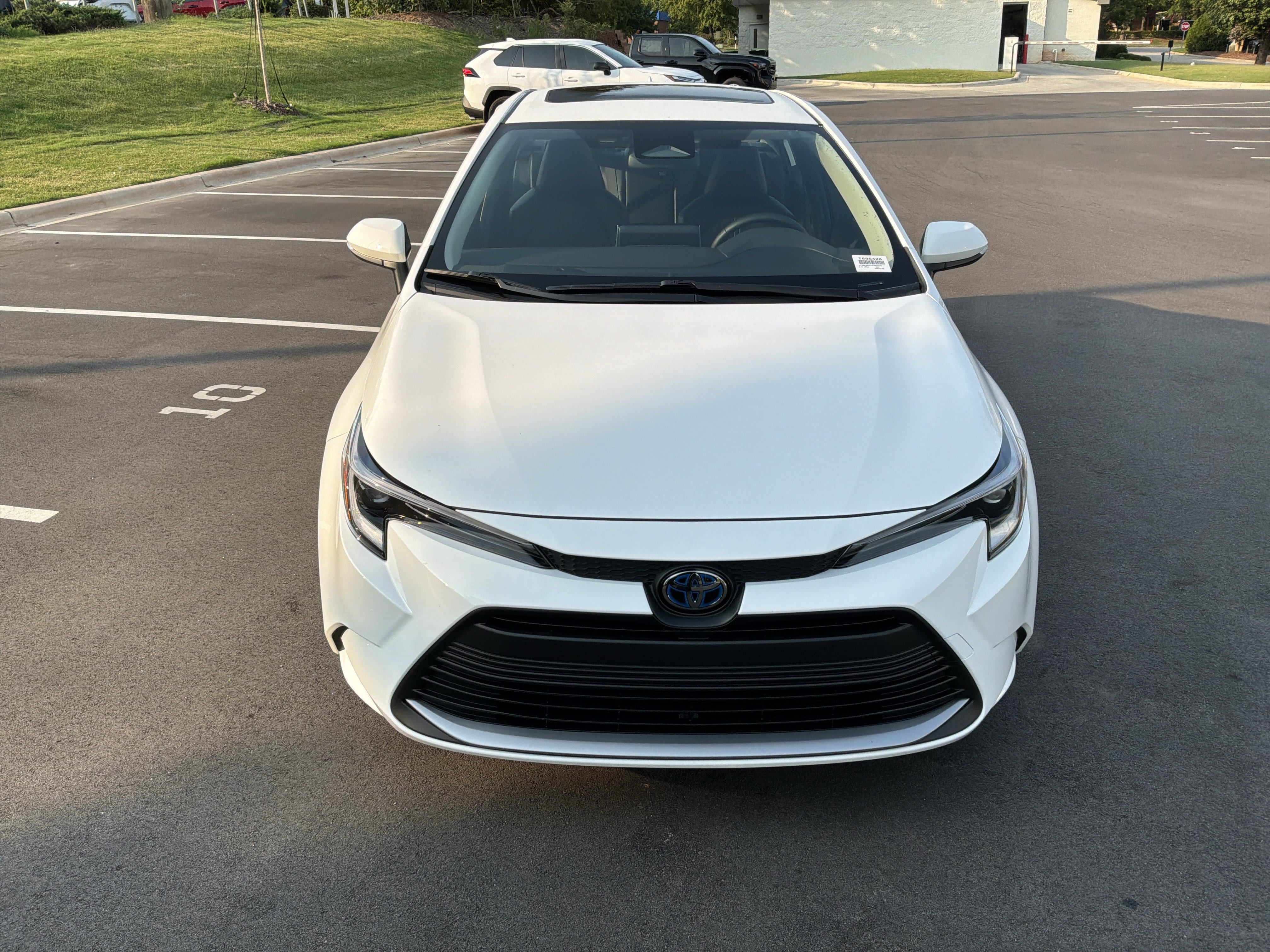 Used 2023 Toyota Corolla XLE FWD image 3